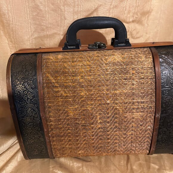 Vintage   Rare Woven Wicker  Rattan Suitcase - Picture 5 of 7